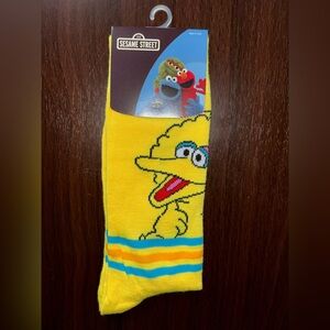 SESAME STREET BIG BIRD NOVELTY CREW SOCKS NWT MEN’S SHOE SIZE 8-12